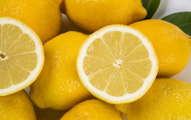 Kyafetlerdeki ter lekelerine limon suyu srp yarm saat bekletin ve ykayn. Ter lekeleri yok olacaktr.