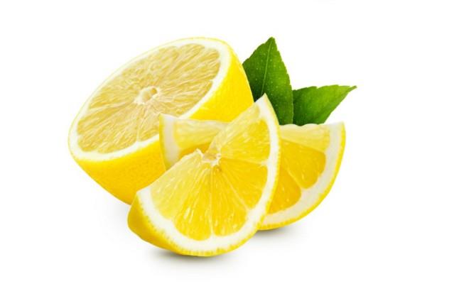 C vitamini ieren limon cilde de iyi gelir. Limonu cildinize veya ellerinize srerek daha parlak ve beyaz bir cilt elde edebilirsiniz.