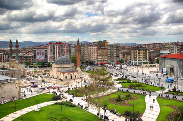 Sivas<br />    Gnlk ortalama kazan: 61.2 TL</p>  <p>Tunceli<br />    Gnlk ortalama kazan: 61.5 TL