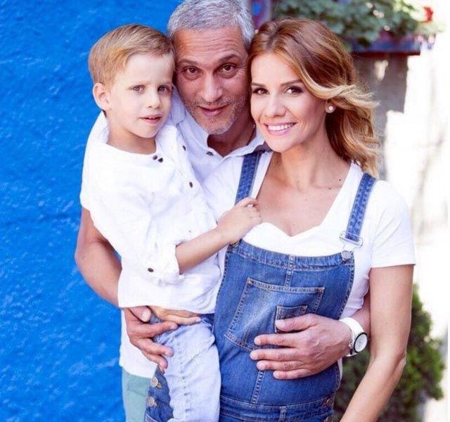 kinci ocuunu dnyaya getirecek olan nl sunucu Esra Erol instagram hesabndan eski bir fotorafn paylamt.