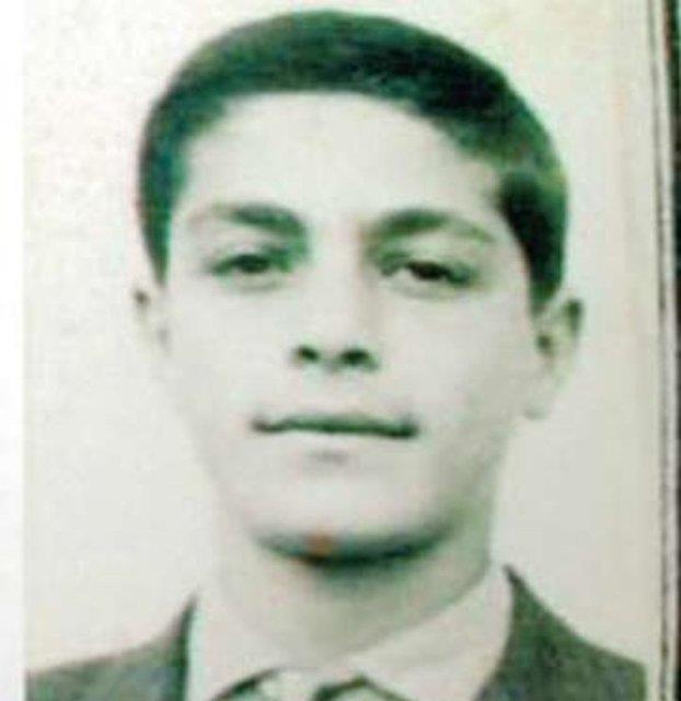 484 No&#8217;lu inanr, 1963 ylnda ortaokuldan mezun oldu. Liseyi Haydarpaa Lisesi&#8217;nde, niversiteyi ise Istanbul niversitesi Basn Yayn&#8217;da okudu.