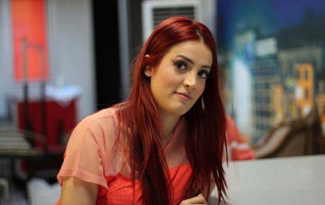 nl oyuncu rem Sak'n lise yllarna ait fotoraf takipilerini artt.