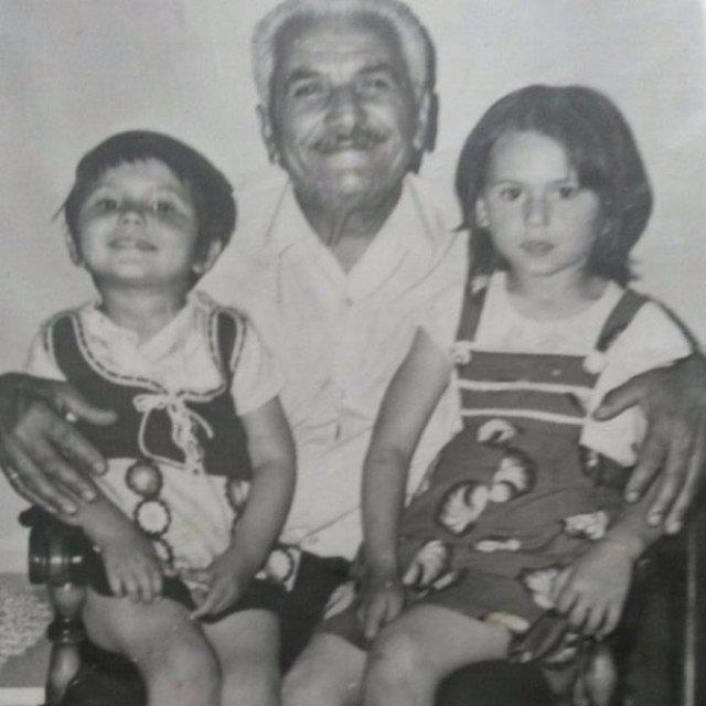 Bu fotorafta solda oturan kk ocuk, artk ok nl...