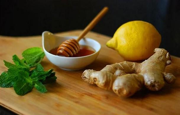 Bal ve zencefil<br>  Zencefil, steroid olmayan anti enflamatuar ilalar gibi alarak enfeksiyonlarn rahatlatlmasnda yardmcdr, ayrca dolama da yardmc olduu bilinmektedir. Balla bir araya geldiinde mide rahatszlklarna kar harika bir ilatr.