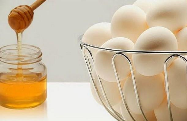Bal ve yumurta ak  <br>Bal ve zengin protein kayna yumurta akyla hazrlayacanz bir maske salarn besleyecek ve onlar yenileyecektir.