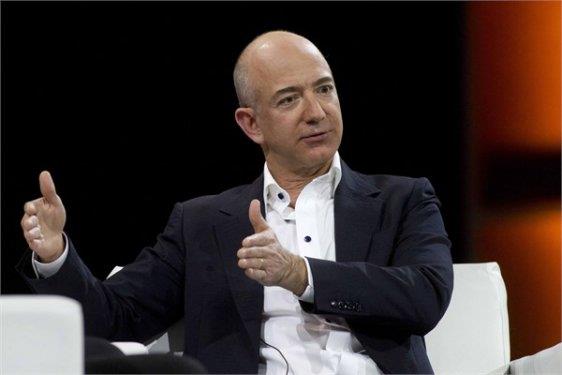 <p><b>Jeff Bezos</b></p>  Amazon irketinin kurucusu Jeff Bezos, 10 bin yllk bir saatin yapm iin 42 milyon dolar ded