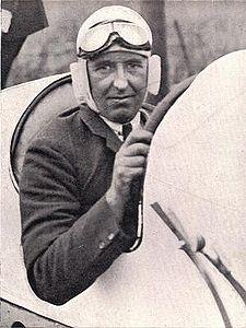 John Godfrey Parry<p>  John Godfrey Parry, Galli bir motor yarışçısı ve mühendisiydi. Her zaman, Malcolm Campbell tarafından elde edilen hız rekorunu kırmak ve bunun için bir yarış arabası geliştirmek istedi