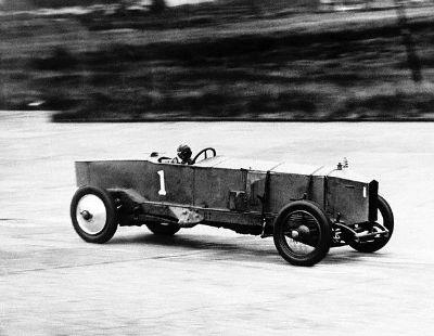 Uzun zincirlerle tekerlekleri motora bağlanan ve birçok modifikasyona sahip, Babs adında bir yarış arabası geliştirdi. 27 Nisan 1926'da Malcolm Campbell'in mevcut hız rekorunu kırdı ve ertesi gün bu rekoru saatte 170 mile çıkardı. Bu rekor Malcolm Campbell tarafından 1927'de tekrar kırıldı. Malcolm tarafından kırılan rekoru geçmek isterken zincirlerinden birinin kopması ve boynuna çarpması nedeniyle hayatını kaybetti