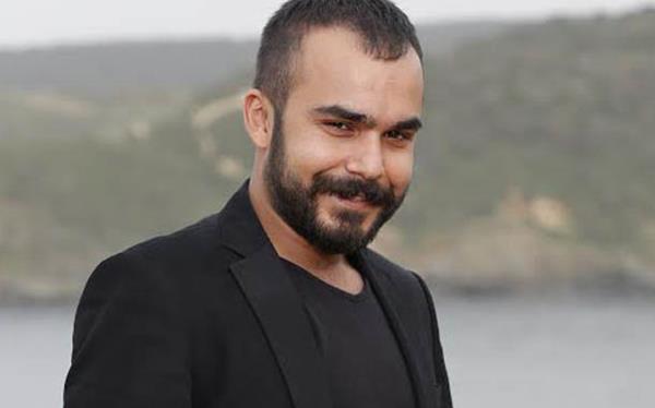 O Ses Trkiye 2. Sezon : Mustafa Bozkurt<br> zellikle Ahmet Kaya'y andrmasyla ok konuulan Mustafa Bozkurt, ksa srede kendisine zel bir hayran kitlesi toplamt. 2003 ylnda "Yalnzm" adl almasyla profesyonel mzik hayatna profesyonel admn atan Mustafa, 2014'te Yol adl albmyle de sanat hayatn srdryor.