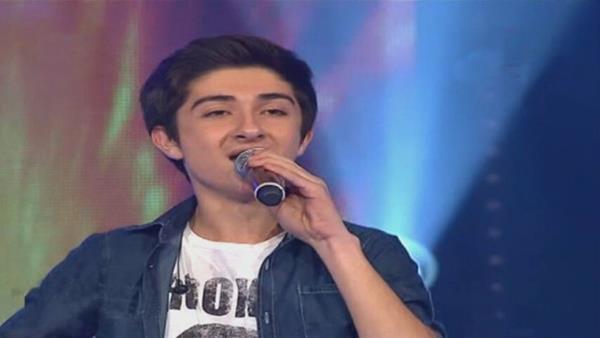 O Ses Trkiye 1. Sezon : Ouz Berkay Fidan<br> O Ses Trkiye yarmalarnn ilk kazanan olan 1995 doumlu Ouz, Murat Boz'un takmnda yer alm ve zaferi sonrasnda da yine Murat Boz'un himayesinde sanat hayatna devam etmi gen bir mzisyen. 2013'te ilk single almas olan "Olmuyor" profesyonel mzik hayatna adm atan Ouz, 2014 ylnda iki single almasyla da gndeme geldi. zellikle "Beni Ellerden Sayma" ok beenilen bir ark oldu.