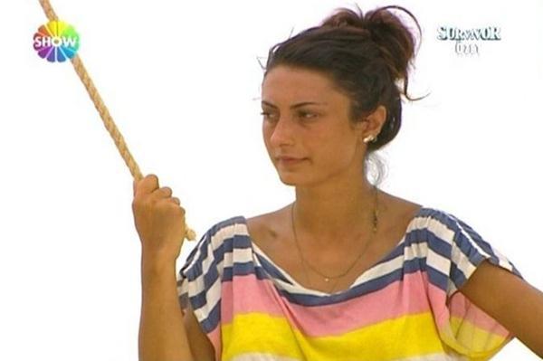 Bonus: Merve Oflaz <br> Var msn Yok musun? Yarmasndan sonra, bu yarmann yarmaclar arasnda dzenlenen Survivor'a da katlan Merve, kazand baarnn ardndan oyunculua adm att. nce Muhteem Yzyl'da kamera karsna geen Merve, sonrasnda Kalbim 4 Mevsim ile ilk deneyimlerini yaad. Merve Oflaz imdilerde Not Defteri projesiyle izleyicilerin karsna kmaya hazrlanyor.