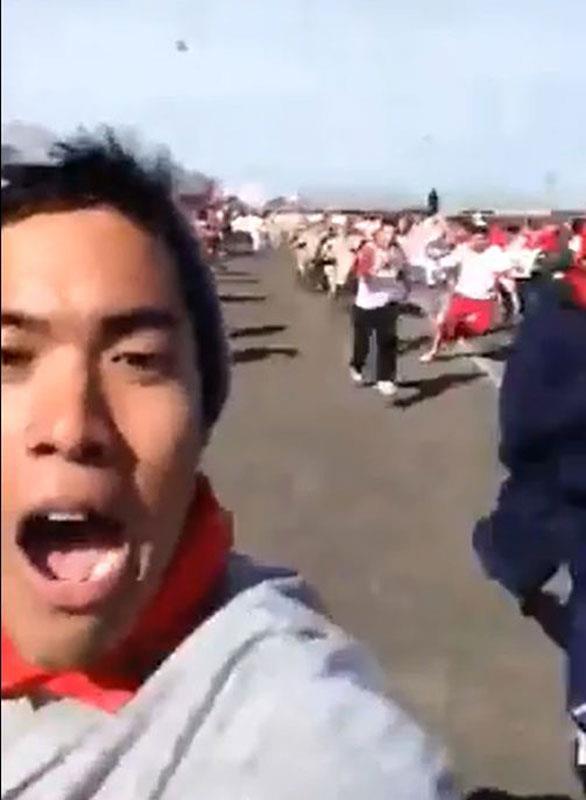 Son olarak kendi fotorafn eken bu gen internette fenomen haline geldi. Ancak onu hrete kavuturan fotoraf deil fotorafn ekildii yer..