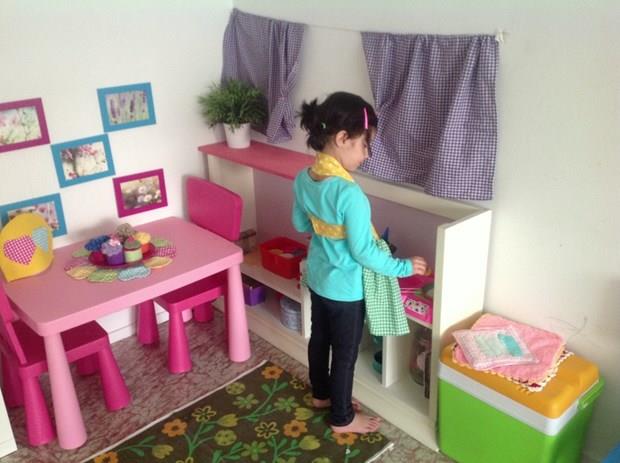 8. Oda ssn 22-33 derece arasnda tutun<br>      ocuklarn doduklarndan itibaren yaadklar yerlerin ss vcutlarn bu tr hastalklara daha direnli veya daha hassas yapabiliyor. ocuunuzu ok scak odada yatrmayn. nk scak hava st solunum yollarn kurutuyor, mukoza btnl bozulduu iin de virsler mukozadan vcuda kolayca ieri giriyor. Odann scaklnn 22-33 derece arasnda olmas yeterli gelecektir.