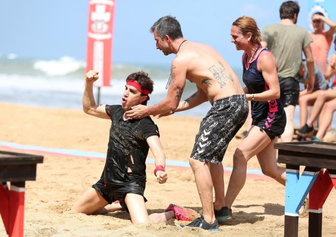 Onur Akay bu kez Survivor yeni sezonu yaynlanr yaynlanmaz Twitter'da Trend Topic (TT) olan meslekta Ylmaz Morgl iin paylamda bulundu.