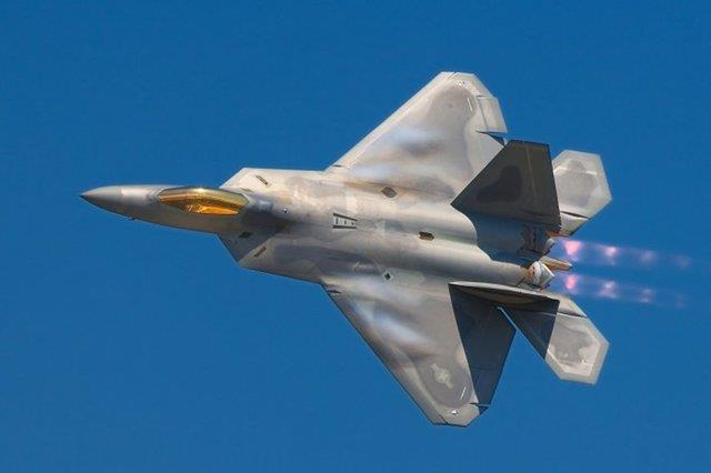 F-22 Raptor<br>  Lockheed Martin firmas tarafndan ABD iin, hava stnl odakl,dk radar izi ile yksek grnmezlik salamaya ynelik retilen ift motorlu avc uadr.