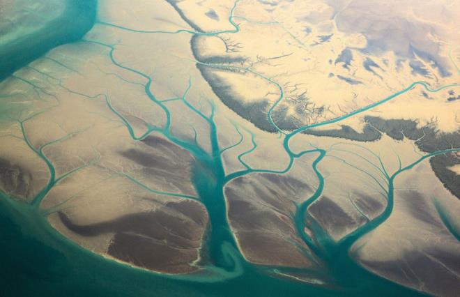 Ambargonun kalkmasndan sonra Amerikallarn ran'a ilgisi artt. Bunlardan birisi de Washington Post muhabiri Jason Rezayan. Rezayan ehir ehir dolat ran'dan bu  kareleri ekti. te onlar..