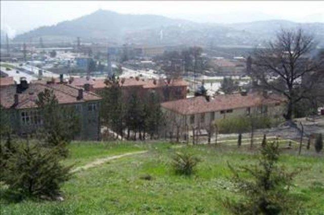 KARABK Karabk bir Cumhuriyet ehridir. Safranbolu ilesinin bir ky olan lebeli'nin 13 hanelik mahallesi olan Karabk, 1935 ylnda Ankara-Zonguldak demiryolunun almasyla bugnk istasyonun olduu yere bir ad verilmesi gerektiinde 13 hanelik Karabk mahallesi istasyonu ad verilmitir.