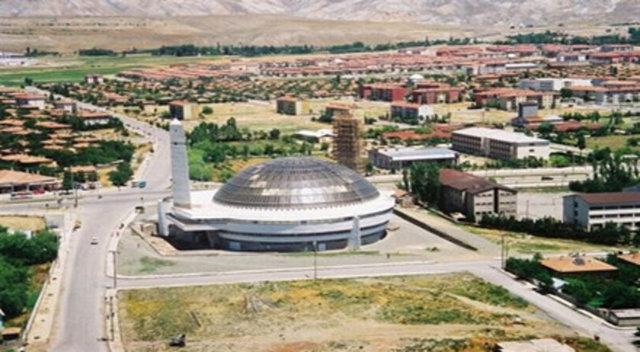 ERZNCAN Erzincan ovasndan adn alr. Ezirgan diye halk tarafndan sylenir. Burann eski ad Eriza&#8217;dr.