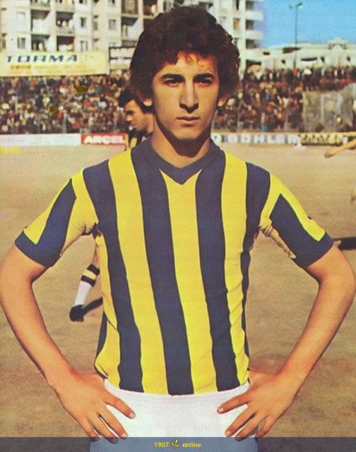 "STANKOV' DNLEMEDK, SKORU 4-4 YAPTIK"<p>    Cem Pamirolu: "Bizim yllardan beri konutuumuz bir ma var. O da Ali Sami Yen&#8217;de 4-1 gerideyken 4-4 yapp ampiyon olduumuz ma. Dnsenize, yenilirsek ampiyonluk gidiyordu. Branko Stankovi, bizi adam adama oynatyordu. Devre arasnda soyunma odasna girdik ve..."