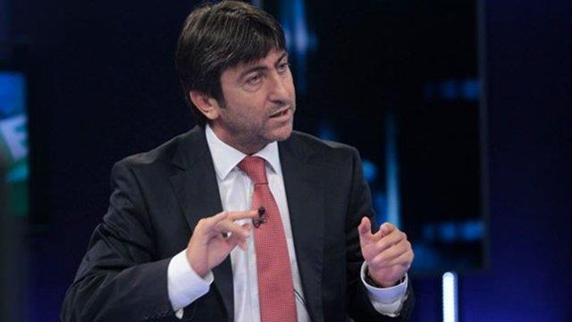 KALEC YAAR'IN NGLZCE ANISI  <p>  Rdvan Dilmen, Blent Korkmaz'n yabanc dil ile ilgili sylemleri zerine, 8-0'lk ngiltere mandan bir rnek verdi. Kaleci Yaar'n, 8. golden sonra topu hakeme vermek istemediini anlatan Dilmen, "ngiltere ma, 8-0 oluyor..."