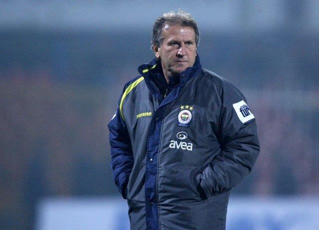 ZCO 4 GN ZN VERD AMA YILDIRIM...  <p>  Alex De Souza: &#8220;13 Mays 2007&#8217;de Galatasaray berabere kald, Beikta kaybetti ve biz ampiyon olduk. Zico bize 4 gn izin verdi. Ama bakan diktatr edasyla, &#8216;Hayr 2 gn yapacaksnz&#8217; dedi. Nedenini sorduk ve &#8216;Haftaya Galatasaray ile oynayacaz&#8217; dedi. Zico da ona, &#8216;Ben antrenman yaptrmam&#8217; yantn verdi.&#8221;