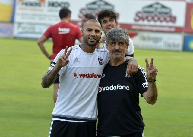 "Kendi kendime dedim Sreyya sra imdi sana da gelecek. Kalktm gittim adamn yanna, &#8220;Herkes rahatsz oluyor, daha gol yok bir ey yok hemen baladn sradan hepsini rahatsz etmeye, otur efendi gibi man seyret yoksa polis arp seni attracam&#8221; dedim. Bana bakt, &#8220;Bykl sen ok konuma, 15 senedir malara geliyorum hep yedeksin, insan bir gn oynamaz m?&#8221; dedi.