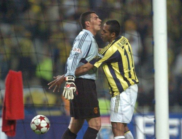 Fenerbahe&#8217;yi 30 dakika sahasna hapsettik. Kezman topu ald vurdu auta giden top Ergn Abi&#8217;nin poposuna arpt gol oldu. F.Bahe&#8217;yi yenmek iin her eyi yaptk. Mondragon bir sr mum yakt yine olmad. Blent Tulun&#8217;a &#8216;Abi bu soyunma odasn yakacak yine yeniliyoruz&#8217; dedim.