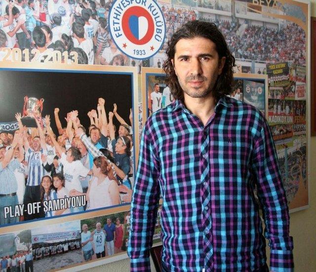 Muhabir anlar: (Atakan Kurt)<p>    &#8220;Bir gn Ahmet Yldrm malzemeci Erdal&#8217;n saysal loto oynadn renmi. Gizli numaradan oynad saylar atp &#8216;Kazandnz!&#8217; yazd. Birka dakika sonra da malzemeciyi arayp bir eyler istedi. Bir baktk, malzemeci koarak tesisten gidiyor. Arkasndan bardk. &#8216;stifa ediyorum!&#8217; diyerek komaya devam etti. aka olduunu anlaynca ayn akam geri dnd.&#8221;