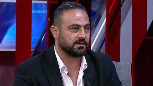 "Uaa bindik. Aklmda rya var. Trblansa  girdik. Hostesle koltuun altna girmeye balad, alyor. Uan burnu yere doru gidiyor... Arif aabey "Speak lan kaptan" diyor. Dua ediyorum ama bitiyor, baa dnyorum. Hakan aabey nmde, o da ok dua ediyor. Ben de "Allah'm Hakan aabeyin ettii btn dualara katlyorum" dedim.