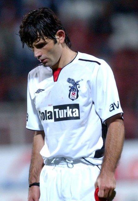 Muhabir anlar: (Atakan Kurt)Muhabir anlar: (Atakan Kurt)    &#8220;Yanl hatrlamyorsam 2001-02 sezonunda bir Gaziantepspor mayd. Son dakikalara yaklalmt ama Beikta ne geememiti. Ddk ald, faul oldu. Tmer, aut izgisine 1 metre mesafede duran brahim zlmez&#8217;e oynad. Ben de onun hemen arkasnda duruyordum. Tribnden bir ddk sesi geldi. bo durdu, &#8216;Oyna bo oyna&#8217; diye bardm. Topu lhan&#8217;a kard ve Beikta ne geip ma kazand.&#8221;    &#8220;Yanl hatrlamyorsam 2001-02 sezonunda bir Gaziantepspor mayd. Son dakikalara yaklalmt ama Beikta ne geememiti. Ddk ald, faul oldu. Tmer, aut izgisine 1 metre mesafede duran brahim zlmez&#8217;e oynad. Ben de onun hemen arkasnda duruyordum. Tribnden bir ddk sesi geldi. bo durdu, &#8216;Oyna bo oyna&#8217; diye bardm. Topu lhan&#8217;a kard ve Beikta ne geip ma kazand.&#8221;