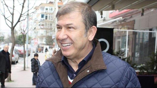 TANJU VE HATIR KES    <p>"Ben gen milli takmdan dnmm, Samsun Yol Spor'da oynuyorum. 16-17 yandaym. aramba Belde Spor'un Yol Spor ile ma vard. Bizi yendikleri taktirde, ancak kmede kalyorlard, Amatr Ligde. Kar tarafn oyuncusu da beni yetitiren hocayd. Ben atyorum onlar bekliyorum. O gnk ma 4-3 bitti. n ben attm artk daha atmamaym dedim. Onlar bizi yenip ligde kaldlar."