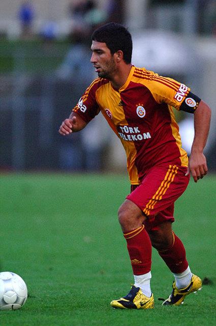 "Sonra televizyonu gsterip, &#8216;Anne bir gn ben de Hakan kr gibi olacam, sizi kurtaracam, merak etmeyin&#8217; dedi. Bir de ilk semelere gittiimiz gn unutamyorum. O gn &#8216;8 numaral ocuk yrtt&#8217; diye konuuyorlard. &#8216;O benim olum, o benim olum&#8217; diye lk attm. O gn, her eyin balad gnd.&#8221;