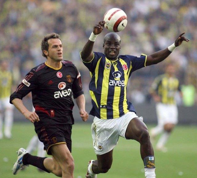 "akna dnmtm, ter iindeydim. Ryamda G.Sarayl futbolcular ve taraftarlar Samandra&#8217;y basmt. Hatta birou sava boyalar bile srmt. En net hatrladm Hakan kr ve Mondragon&#8217;du. Herkesin elinde kesici aletler var ama Mondragon&#8217;un elinde otomatik byk bir silah vard."