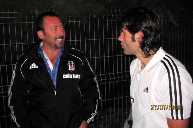 "YAA NE ORTASI BO"  <p>  Sergen Yaln: Gztepe manda, brahim soldan kesti ben de en arkada gol attm. Bana "Ne orta yaptm be!" dedi. Ben de "Yaa Ne ortas bo, sama sapan bir yere gidiyorum, top oraya gidecek belli. Ben senin oraya atacan biliyorum, oraya kotum" dedim.