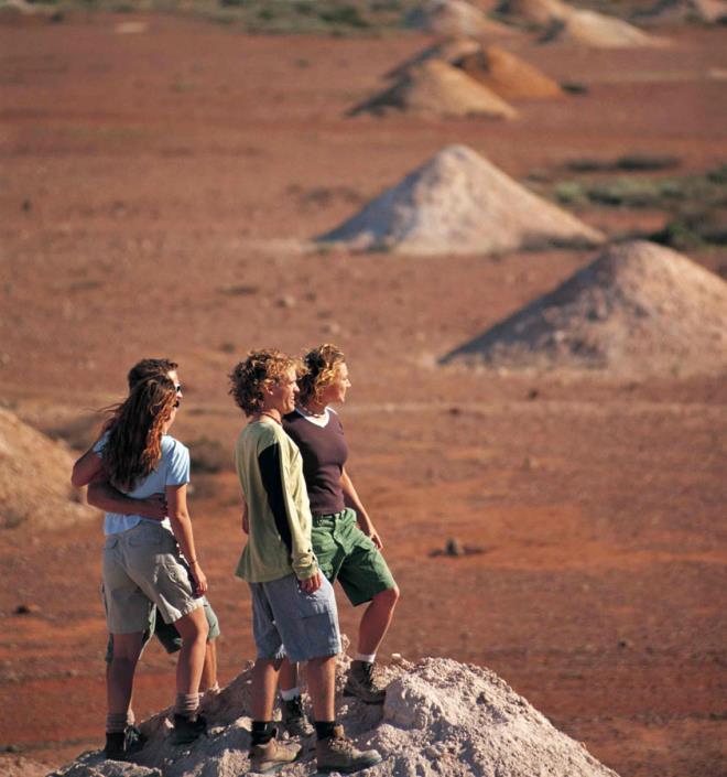Kesilip parlatlabilen, ss ve ziynet eyas yapmnda kullanlan opal k aldnda bunu gkkua gibi farkl renklerde parldayarak dar verdiinden aranan ve deerli bir maden snfnda yer alyor.