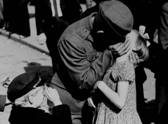 1938 ylnda savaa giden Rus askerin kzna verdii "elveda" pc. 1938&#8230;