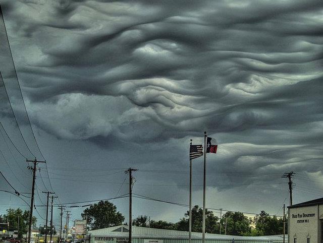 22. Undulatus asperatus: Cloud Appreciation Society ( Bulut Deerlendirme Kurulu ) adl grubun nerisi ile yakn zaman iinde adlandrlm ve Cenevre'de bulunan Dnya Meteoroloji rgt tarafndan kabul edilmi bir bulut tr.