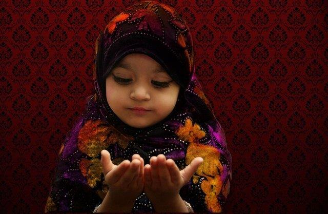 Dillerini eip bkerek (geveliyerek) konumazlar. / Nisa-135