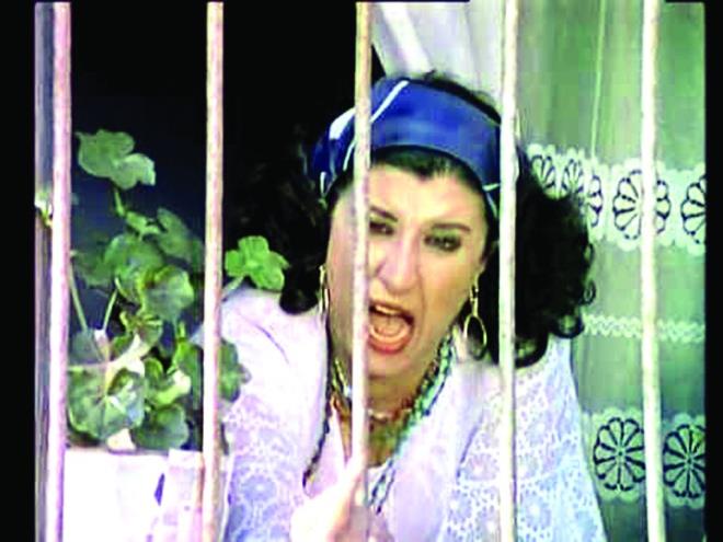 PERRAN KUTMAN<br>  GELRSEM ORAYA YIRTARIM AZINI...<br>    Sulukule&#8217;nin enlikli yllarn Grgriye&#8217;de izlediimizde sene 1981&#8217;di: Perran Kutman, Adile Nait, Mnir zkul, Ayen Gruda, Asuman Arsan, Glen Bubikolu, Mjdat Gezen...