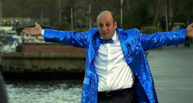 LEYLA LE MECNUN<br>  HUUOP, SMAL AB!<br>    &#8216;Leyla ile Mecnun&#8217;un yaratcs Onur nl&#8217;ye gre &#8216;Uurtmay Vurmasnlar&#8217;daki &#8220;Ben iemedim ki, Miki iedi&#8221; sahnesi ok komik.