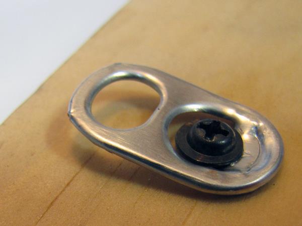 erevelerinizin duvara asma kiti yok mu?    Herhangi bir ama halkasn dzgn bir ekilde karyoruz. Fotorafta grdnz delikli blmden vidalyoruz. Elimizde artk duvardaki vidaya takabileceimiz bir ereve var.