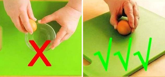 Yumurta krmak iin hep kasenin kenarn kullanrsnz deil mi?    Ama yaptnz yanl yumurtay dz bir yzeye vurarak krarsanz ok daha abuk krlacaktr.