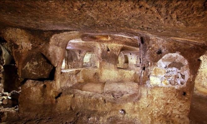 Sakl ehrin Kaymakl ile Derinkuyu yeralt ehrinden bin kat byk olduu, Damat brahim Paa Klliyesi ile balants olduu da belirtiliyor.