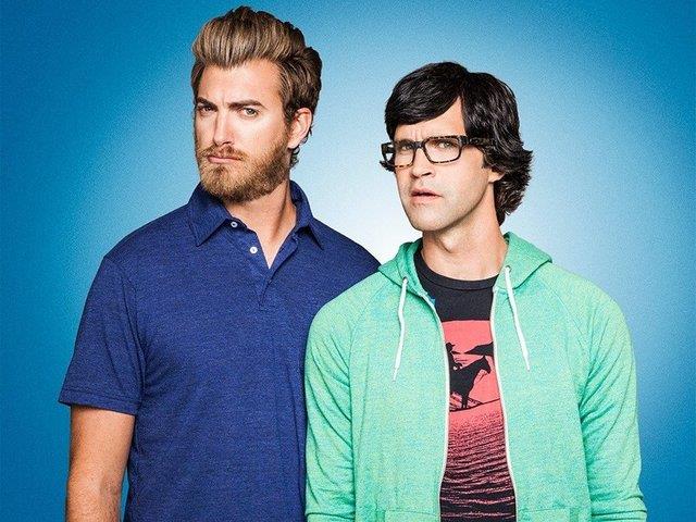 Rhett & Link<br>  KAZANCI: 4.5 Milyon Dolar<br>  lgn ikili baz rnlerin reklamlarn komik ve kendi tarzlarnda yeniden uyarlayarak yaptklar Youtube kanalnda 2015 ylnda milyon dolarlk oldular.