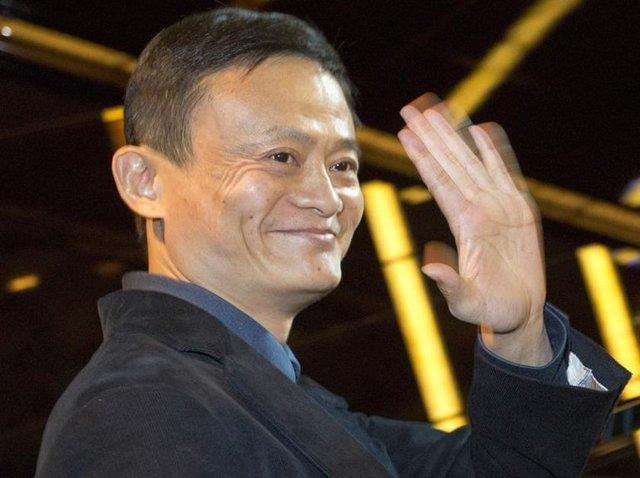 Jack Ma ayn zamanda in'in ve dnyann en byk sorunlarndan bir tanesi olan evre kirliliine karda ciddi giriimlerde bulunmakta, almalar yapmaktadr.