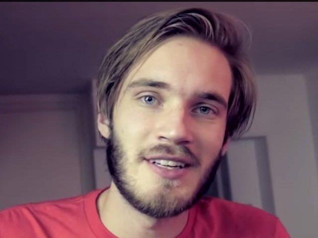 PewDiePie<br>  KAZANCI: 12 Milyon Dolar<br>  Youtube kanalnda oynad komik video grntlerini ve farkl konularda yapt yorumlar paylat. 2015 ylnda en ok kazanan isim oldu.