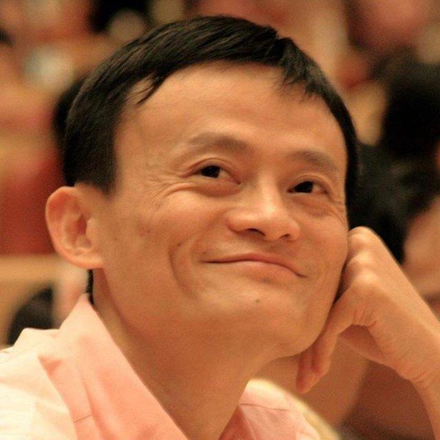 Bugn on binlerce alan ile dnyann birok noktasnda merkezi olan Alibaba'nn kurucusu Jack Ma, katld birok konferansta genlere "Ben yapabildiysem gnmz genlerinin yzde 80'i de baarabilir" eklinde mesaj vermektedir.