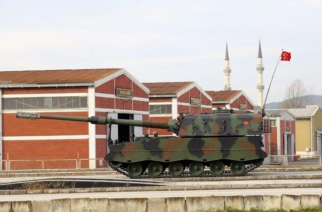 "47 ton muharebe arlndaki obsn bin beygir gcndeki motoruyla her trl arazi artlarnda sratle hareket edebilmektedir. Hareket halindeyken ani durumlarda 30 saniyede mevzi alarak 15 saniyede 3 ani atm yapp tekrar 30 saniyede mevziyi terk ederek sratle grevini tamamlamaktadr.