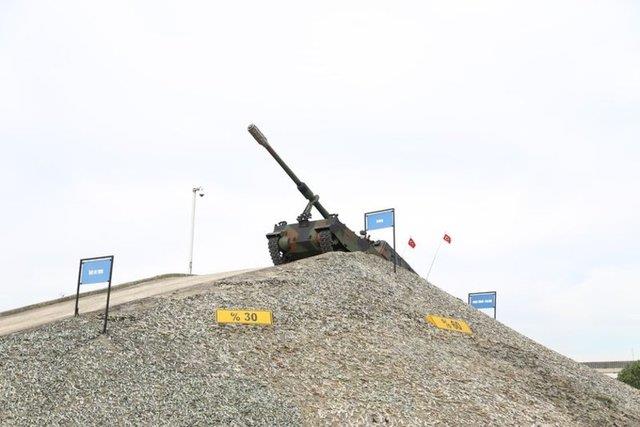 1'inci Ana Bakm Merkezi Komutan Kdemli Bakm Albay Sinan Eren, AA muhabirine yapt aklamada, komutanln sahip olduu son teknoloji rn, donanm ve bilgi birikimiyle lke ekonomisine byk katk salayan bir merkez haline geldiini syledi.