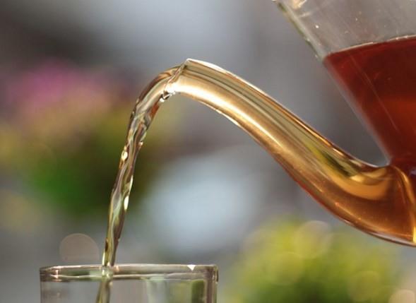 8. Stresi azaltr: Siyah ayda bulunan L- theanine rahatlama ve uzun sreli daha iyi konsantrasyon salad almalarn ortak sonulardr. Gn ierisinde ortalama 2- 3 fincan siyah ay tketildiinde stres hormonu olan kortizol seviyesinin dt gzlemlenmitir.